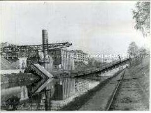 Der zerstörte Lorenzsteg über den Teltowkanal in Tempelhof