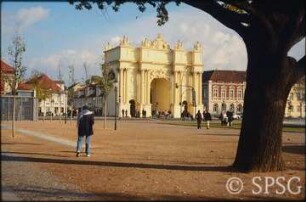 Potsdam, Luisenplatz und Brandenburger Tor.