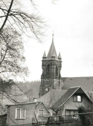 Annaberg-Buchholz. Turm der Stadtkirche St. Katharinen. Blick von der Karlsbader Straße nach Nordost