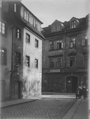 Dresden, Wilsdruffer Vorstadt. Blick aus der Stärkengasse auf die Häuser Nr. 39 und 41 in der Palmstraße
