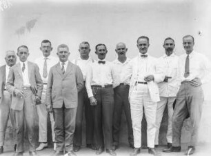 Gruppenportrait : Gruppenportrait mehrerer Männer