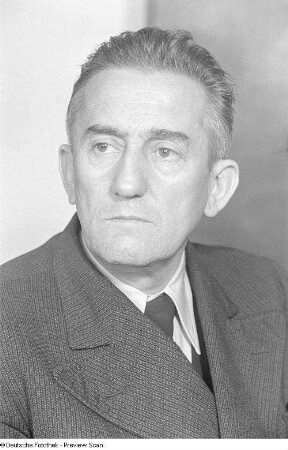 Porträtaufnahmen des SED-Funktionärs Franz Dahlem
