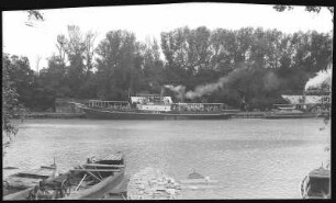 Siofok. Plattensee mit Dampfer Kelen