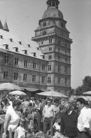Aschaffenburg: Markt mit Schlossturm