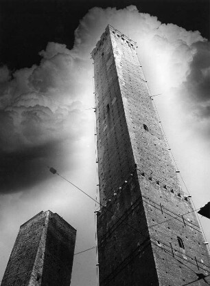 Bologna. Torre Asinelli (1101/1300)