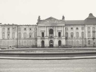 Dresden-Neustadt, Ruine des Japanischen Palais, Ansicht über den Platz