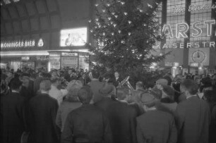 Weihnachtskonzert des Posaunenchors Rüppurr am Heiligen Abend im Karlsruher Hauptbahnhof