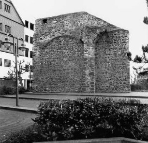 Stadtbefestigung; Butzbach, Mauerstraße, Neugasse 9, Neugasse 7, Neugasse 5, Neugasse 3, Neugasse 13, Mauerstraße 18, Mauerstraße 17, Mauerstraße 16, Mauerstraße 14, Mauerstraße 12, Krachbaumgasse, Kirchplatz, Hirschgasse 7