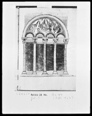 Evangeliar — Kanontafel mit Architektur und vier Evanglistensymbolen, Folio 3recto
