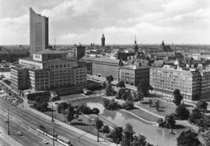 Messestadt Leipzig: Blick zur Oper mit dem Hochhaus der Karl-Marx-Universität