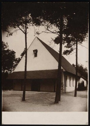 Kapelle auf dem Waldfriedhof Dahlem, Berlin: Vorderansicht Kapelle