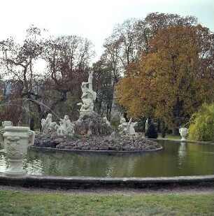 Herkulesbrunnen: Herkules tötet die Hydra von Lerna