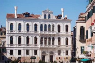 Palast in Venedig : Palazzo, nicht lokalisiert, nahe Rialto Brücke, aufgenommen 2007 in Venedig
