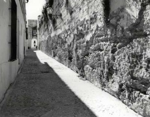 Typische Gasse in Arcos, Andalusien