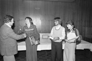 Berufswettkampf ´77 des Deutschen Handels- und Industrieangestelltenverbands DHV für Auszubildende im Wirtschaftsgymnasium Karlsruhe (Friedrich-List-Schule)
