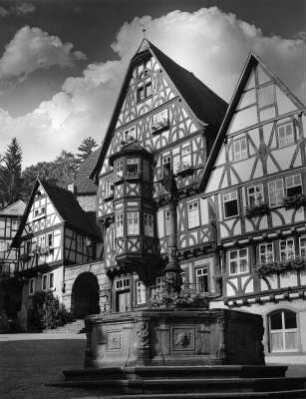 Marktbrunnen. Sandstein, rot (1583; M. Junker). Miltenberg, Marktplatz