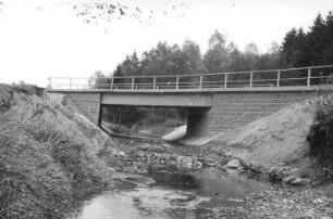 Wilsdruff-Helbigsdorf. Neue Brücke der Straße Helbigsdorf-Steinbach am Dechantsbusch (Aufnahme Martin Risse)