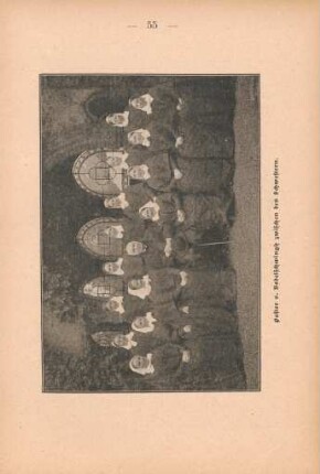 Pastor v. Bodelschwingh zwischen den Schwestern