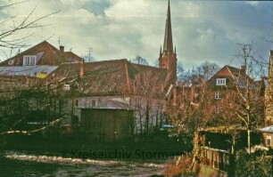 Trave mit Blick auf Blaues Haus und Peter-Paul-Kirche