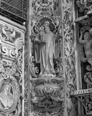 Ausstattung des Presbyteriums — Heiliger