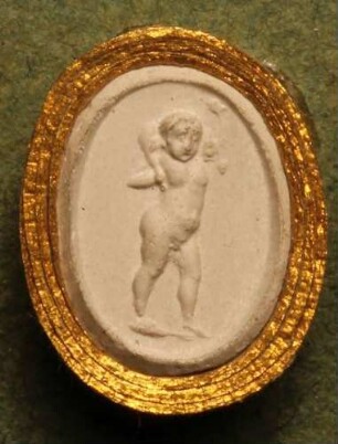 Cupido, über der Schulter eine Ziege tragend (Daktyliothek, Erstes Mythologisches Tausend)