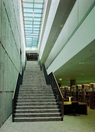 Treppe von der Ebene -2 zur Ebene 0