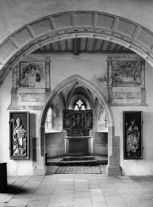 Miltenberg. Friedhofskapelle Sankt Laurentius (1594, Chor 1456). Inneres zum Altar