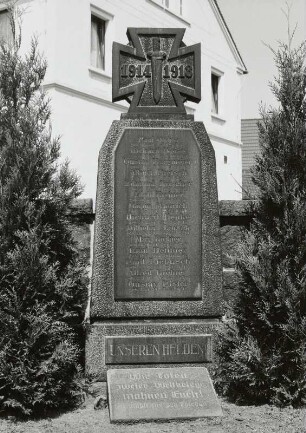 Denkmal für die Gefallenen des 1. Weltkrieges : Denkmal für die Gefallenen des 1. Weltkrieges. Granodiorit (nach 1918). Wilthen-Tautewalde