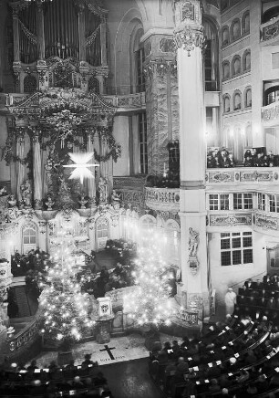Frauenkirche. Christmette. Blick zum Altar