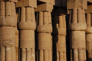 Luxor - Säulen im Luxor-Tempel : Säulen im Luxor-Tempel, aufgenommen 2006