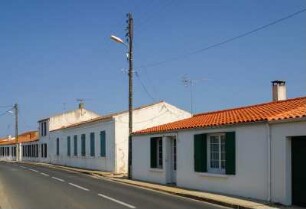 Frankreich. Poitou Charentes. Maritime. La Molliere. Typisches Strassendorf