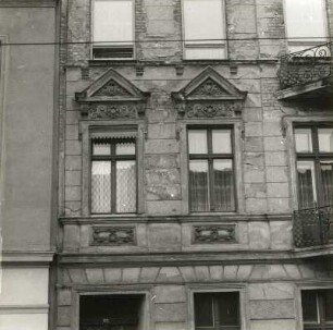 Cottbus, Karlstraße 95. Wohnhaus (E. 19. Jh.). Fenster (1. OG)