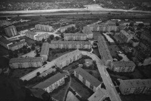 Luftaufnahme, Blick von Süden auf die Wohnbebauung an der Klempkestraße. Berlin-Reinickendorf, Klempkestraße
