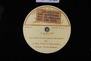 Les petits chanteurs de hochstatt : face 1; 1ere plage: Indicatif des petits chanteurs [Das Auftreten des kleinen Sängers]; 2me plage: "Sur les Montagnes" [Auf dem Berg]