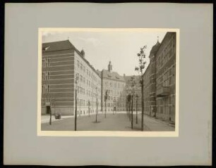 Gemeinde- und Hilfsschule in der Straßmannstraße, Berlin: Ansicht Innenhof