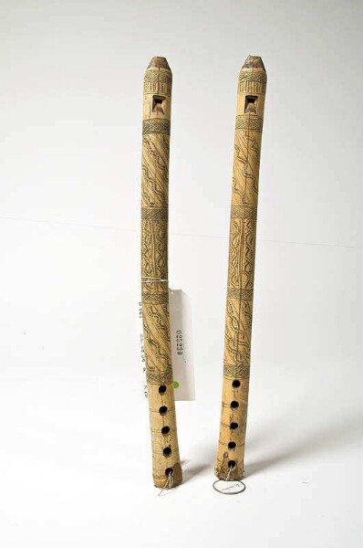 Semi-dovetailed inner flute with finger holes