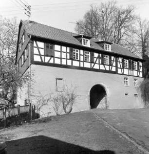 Mischbau; Ortenberg, Schloßplatz 9