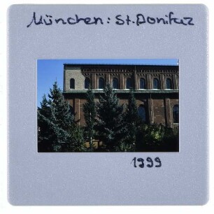 München, Abtei St. Bonifaz : Fassade Langhaus Abteikirche