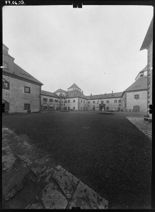 Augustusburg. Schloss (1568-1572; H. Lotter, E. van der Meer). Hofansicht
