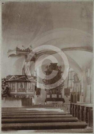 Kanzel und Chor der Kirche Greisau