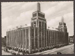 Ansichtskarte Karstadthaus mit Fahnen, Hermannplatz
