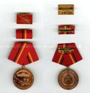 Verdienstmedaille der Kampfgruppen der Arbeiterklasse mit Interimsspange in Bronze mit zwei Interimsspangen