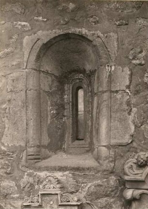 Wilsdruff. Begräbniskirche. Romanisches Fenster der Apsis