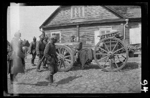 Rossienie (=Raseiniai, Litauen): "schwere Feldhaubitze in Rossienie" (Seitansicht)