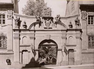 Hauptportal des Domstifts