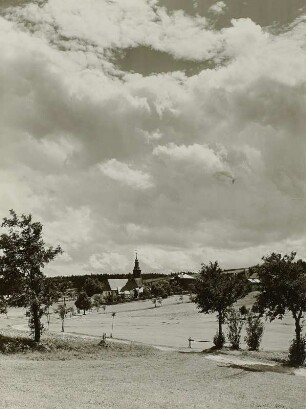 Altenberg-Schellerhau. Ortsansicht Schellerhau mit Kirche von Norden
