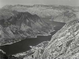 Blick über die Bucht von Kotor