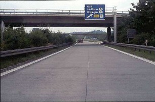 Nebenfahrbahn Ost (Basel Richtung Karlsruhe): Brücke (B532) von Süden