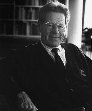 Hans Küng (geb. 1928; Schweizer Theologe, katholischer Priester, Kirchenkritiker, religionsphilosophischer Autor). Tübingen, 1991