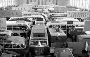 Berlin: Automobilausstellung; Blick in Omnibushalle